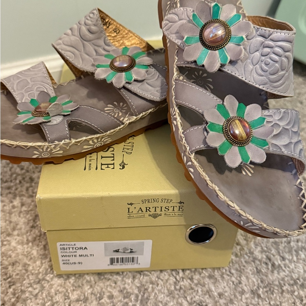 L'Artiste Women's Floral Gray and Green Sandals